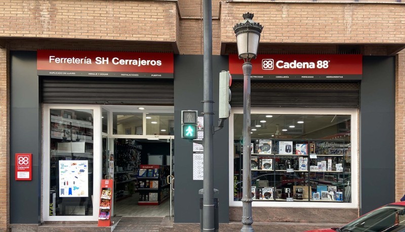 SH Cerrajeros inaugura su primera ferretería en Valencia con Cadena88