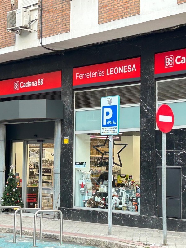 Ferretería Leonesa inaugura su sexta ferretería Cadena88 en el barrio de Chamartín (Madrid).