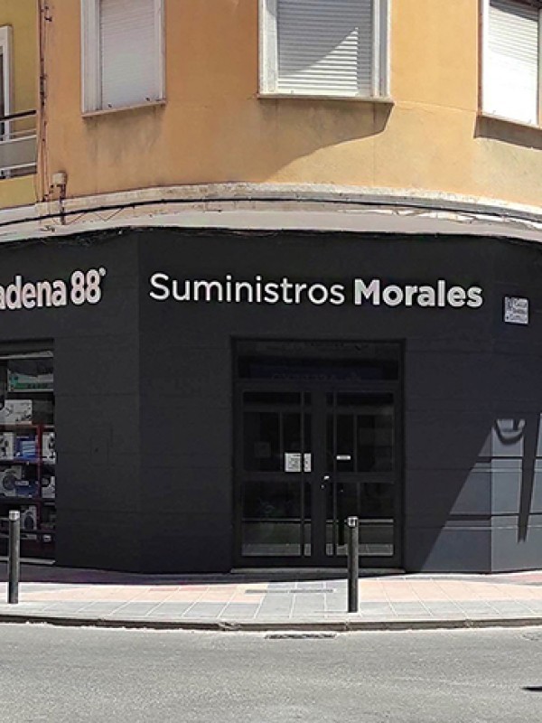 Suministros Eléctricos Morales inaugura su primera ferretería en Talavera de la Reina