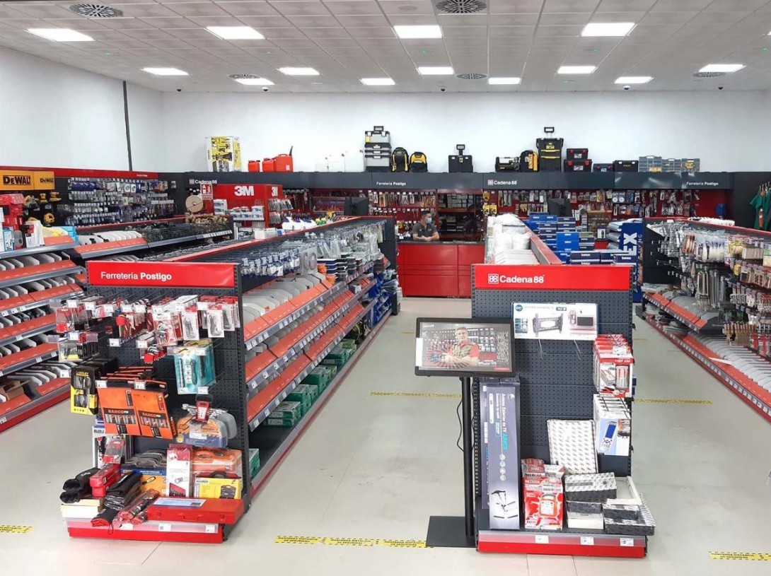 Ferretería Postigo se transforma por completo, gracias a Cadena88 1