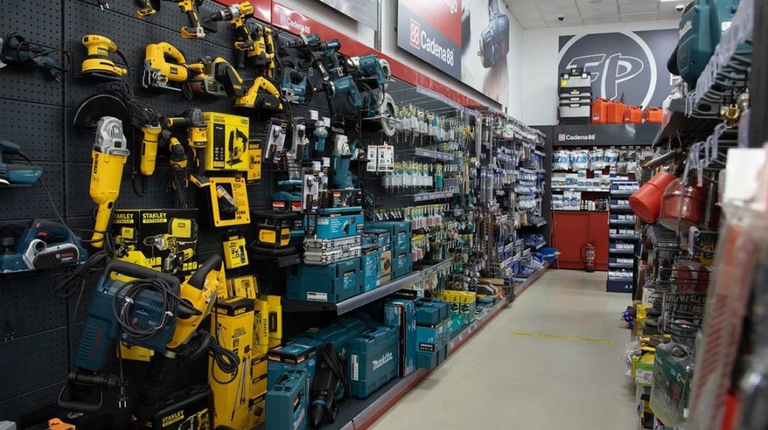 Ferretería Postigo se transforma por completo, gracias a Cadena88 4