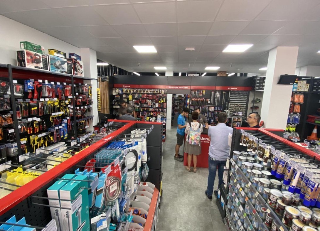 Ferretería Santa Cruz, la culminación del proyecto ferretero de Fran y Dolores