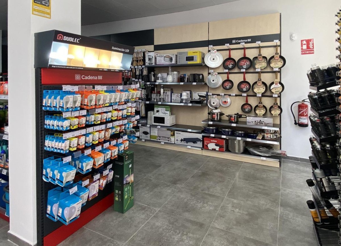 Ferretería Santa Cruz, la culminación del proyecto ferretero de Fran y Dolores