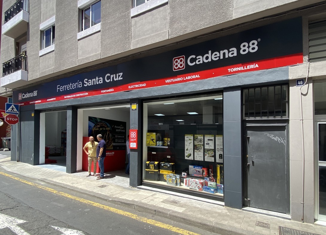 Ferretería Santa Cruz, la culminación del proyecto ferretero de Fran y Dolores