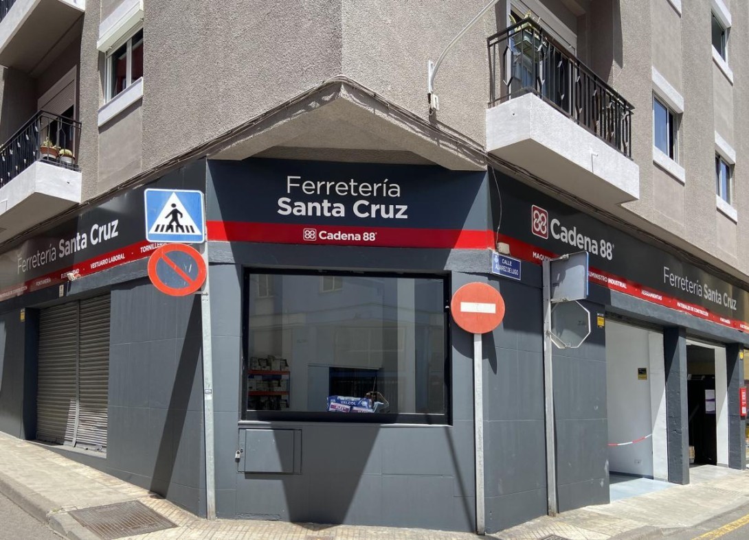 Ferretería Santa Cruz, la culminación del proyecto ferretero de Fran y Dolores