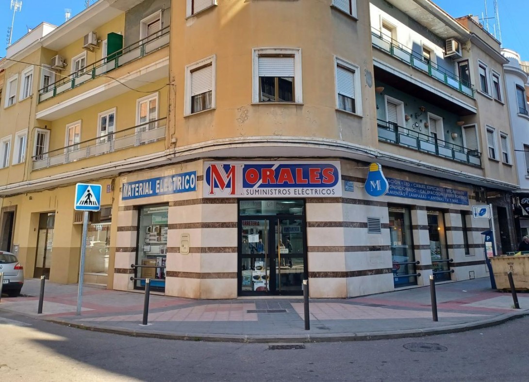 Suministros Eléctricos Morales inaugura su primera ferretería en Talavera de la Reina