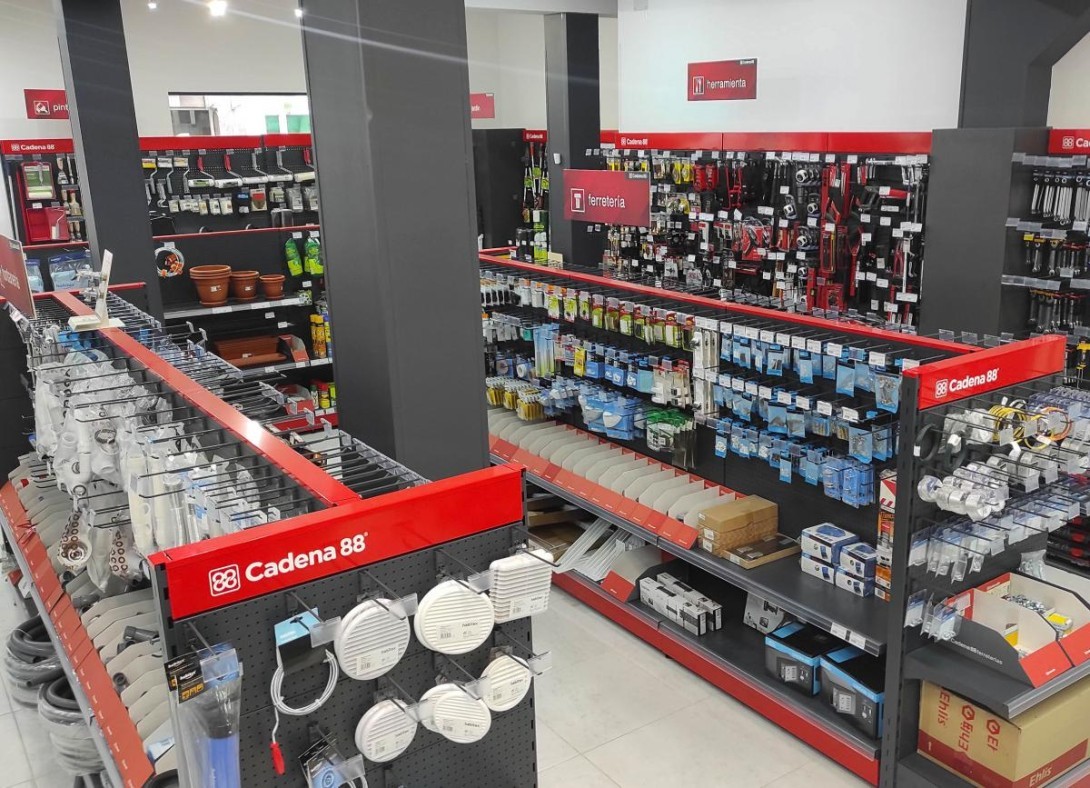 Suministros Eléctricos Morales inaugura su primera ferretería en Talavera de la Reina