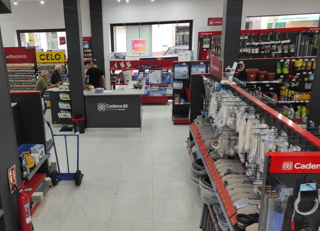 Suministros Eléctricos Morales inaugura su primera ferretería en Talavera de la Reina