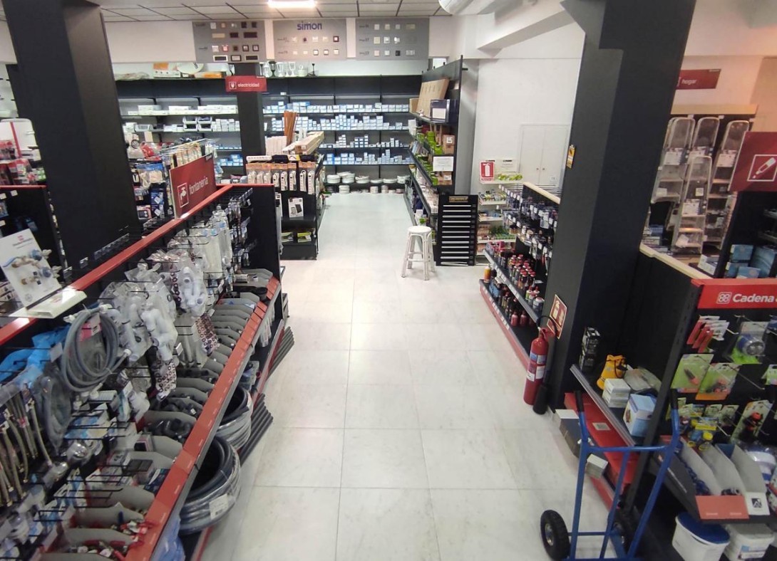 Suministros Eléctricos Morales inaugura su primera ferretería en Talavera de la Reina